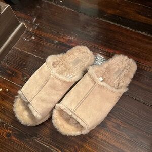 Ugg Greenport Genuine Shearling Lined Platform Slide Sandal in Sand